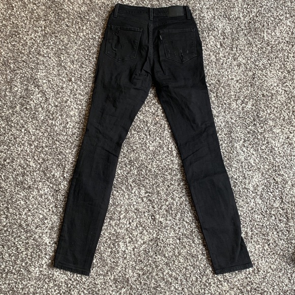 Black ripped Levi’s skinny jeans - Picture 4 of 4